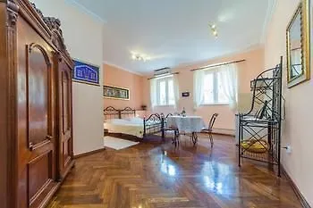Irundo - Amoret Ragusa